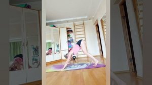 прыжок из собаки мордой вниз в бакасану