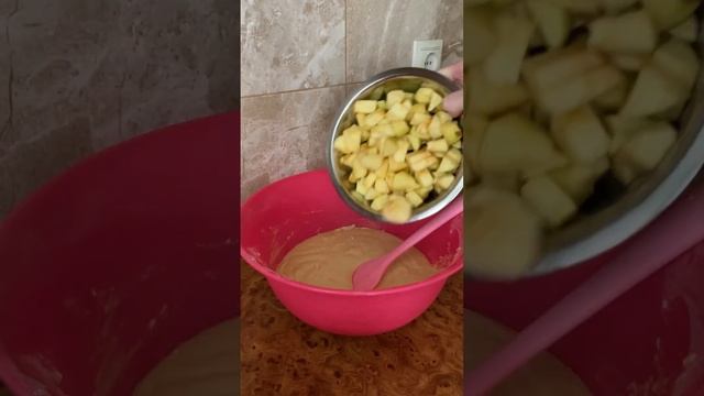 Быстрая шарлотка☺️ #food #cooking #breakfast#шарлоткарецепт#шарлоткасяблоками#шарлотка