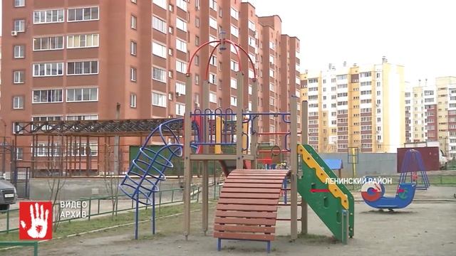 В Челябинске на детской площадке обнаружен труп человека смотреть онлайн