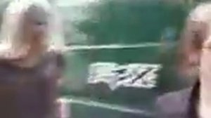 Пьяные девки веселятся  блондинка и брюнетка  Интересное видео на ютубе!