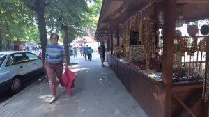 Уличная торговля изделиями из янтаря в Светлогорске.
