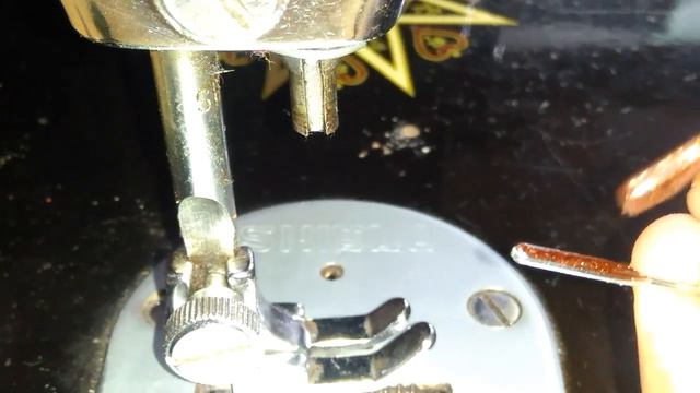 How to fix machine needle|| మిషన్ సూది పెట్టడం వివరంగా|| sewing machine needle @machinerepairbysmh смотреть онлайн