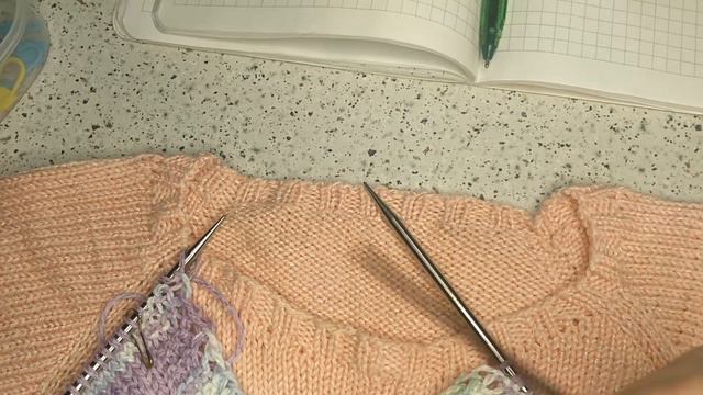 Начало первого вязального проекта ноября. Футболка из Ромашки, пряжа из Троицка