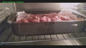 Мясо с картошкой запечённое в духовке. Очень просто приготовить и необыкновенно вкусно получается!