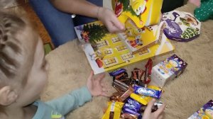 Купили сладости в пятёрочке за 600 руб)))