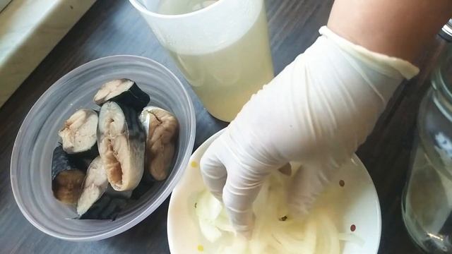 Как просто замариновать скумбрию в банке!! Оочень вкусно! Попробуем?)