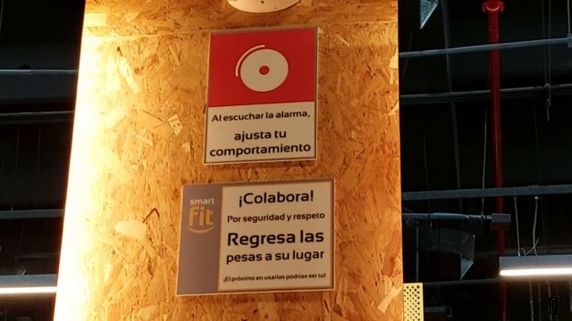 ASI ES EL GIMNASIO INTELIGENTE I visitando Smartfit смотреть онлайн