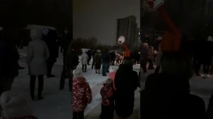 Салют. Новогодняя ночь во дворе. 01.01.2022.