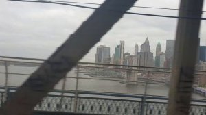 По Манхэттенскому мосту через Ист Ривер