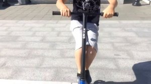 КАК НАУЧИТЬСЯ ТРЮКУ Рок-н-ролл НА ТРЮКОВОМ САМОКАТЕ