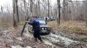 По Бездорожью на внедорожниках, Нивы, Уазы, Land Rover Discovery и Мицубиси паджеро едут по лайту