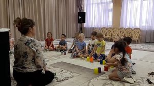 Элемент музыкального занятия (4-5 лет), оркестр: разучивание ритмической партитуры.