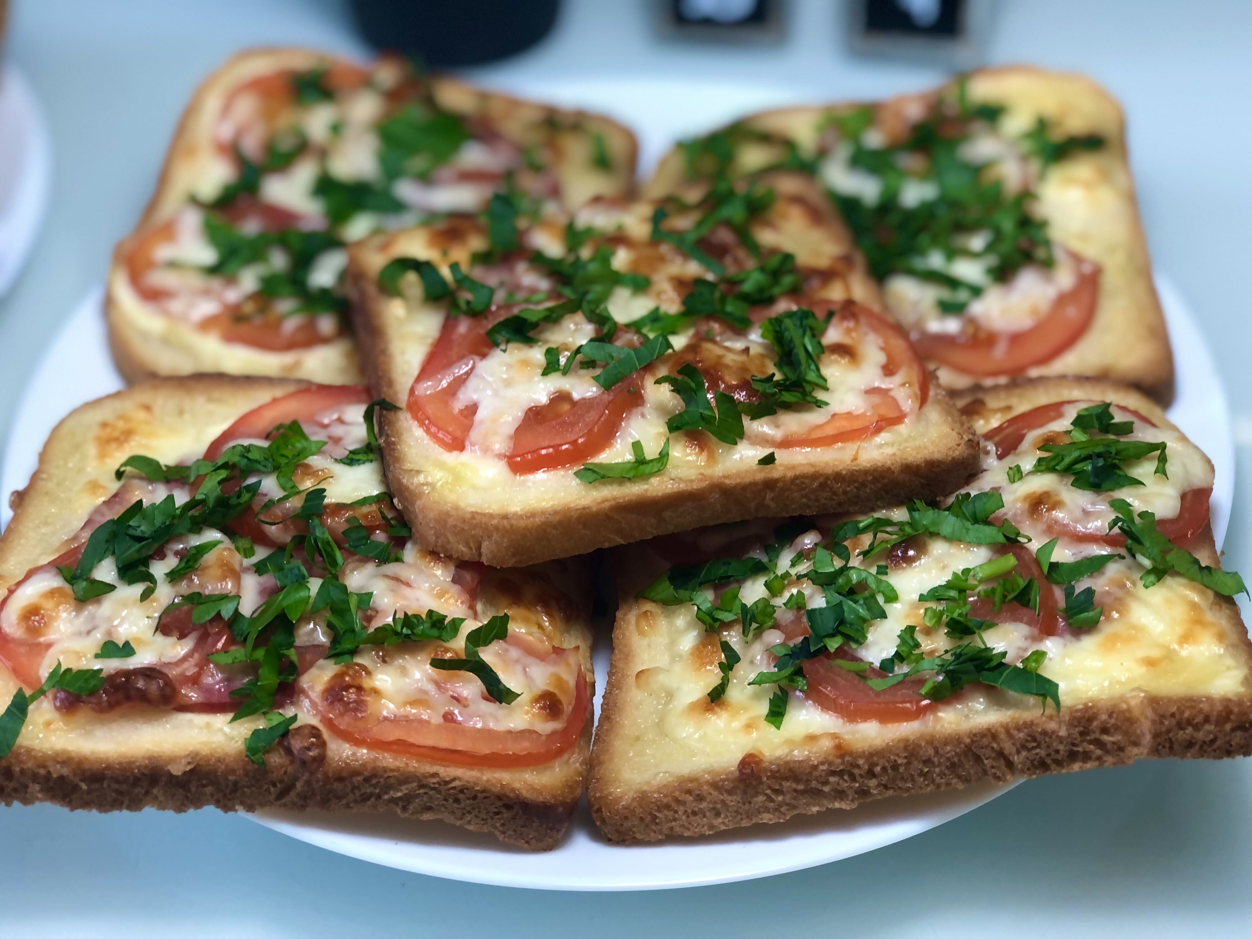 простой рецепт домашней пиццы в духовке с колбасой и сыром без дрожжей фото 38