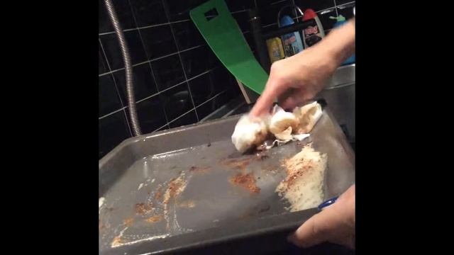 Derry Антижир помогает отчистить противень