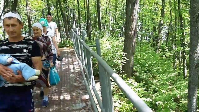 Камень желаний на вершине горы. Вверх по 444 ступеням.