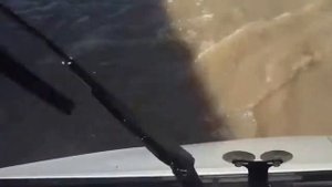 Машина упала с моста в речку