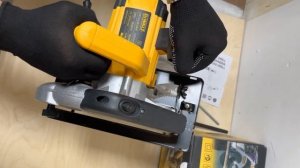 Циркулярная пила-дисковая Dewalt 220V с лазером