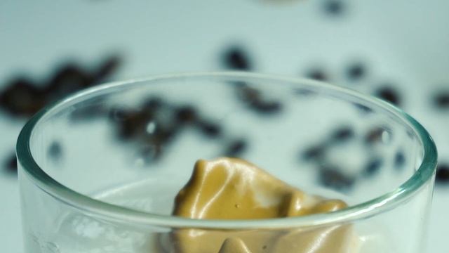Холодный кофе с густой пышной пенкой - Кофе Дальгона