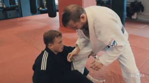 Выход на халф гард и Де ля Риву в бразильском джиу-джитсу