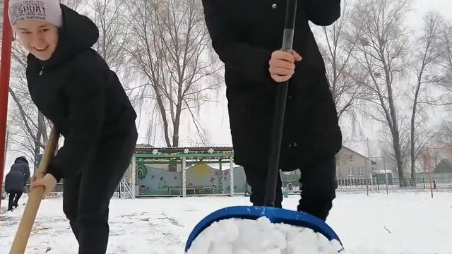 Зима  Волонтеры спешат на помощь