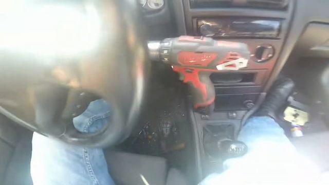 Что делать,когда заклинил руль в автомобиле смотреть онлайн