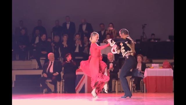 Танцуют Riccardo Cocchi and Yulia Zagoruychenko ! Ой, как ты мне нравишься! Группа "Белый день" смотреть онлайн