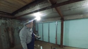 Отделка и утепление подвала, как закрыть выступающие трубы