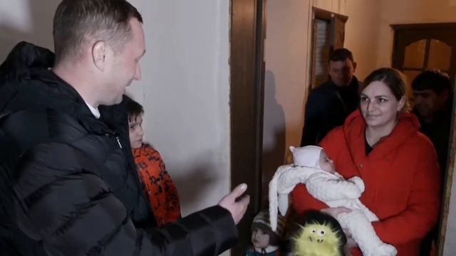 Вице-губернатор Саратовской области подарил щенка многодетной семье смотреть онлайн