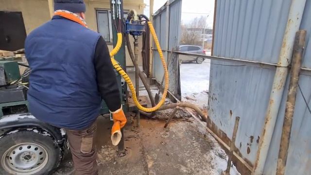 Бурим скважину на болоте зимой на первый водонос.#буровоедело #скважина#зимой#бурение