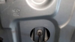 Разбираем дверь, снимаем стекло Hyundai.