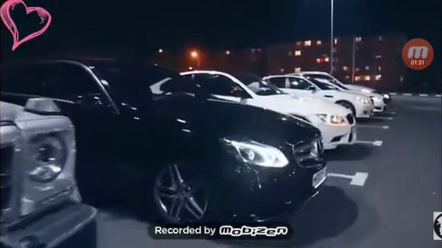 Она холодная как лёд, Она танцует и поет. смотреть онлайн