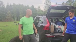 Белорусские блогеры, которые живут на лесном хуторе. Съездили и в город и за грибами.Новый житель.