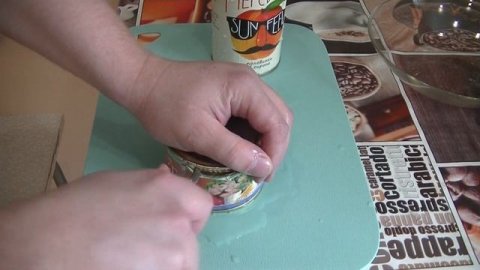 Консервный нож Victorinox образца 1890 года, как правильно открывать консервы?