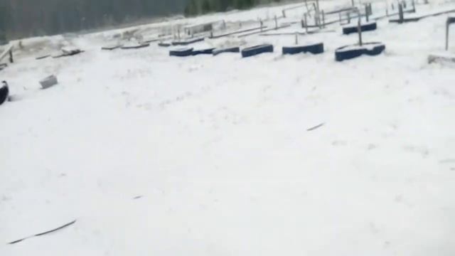 2 Мая - Зима еще хлопочет, И на Весну ворчит. Та ей в глаза хохочет, И пуще лишь шумит... смотреть онлайн