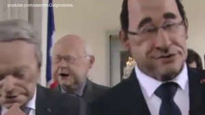 Hollande chante Skyfall Guignols