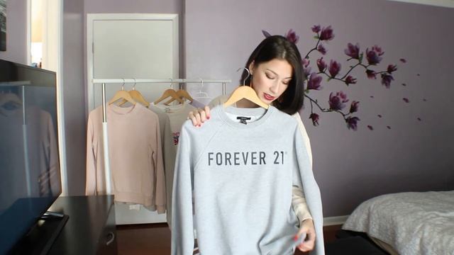 ТРЕНДОВЫЕ ВЕЩИ НА ОСЕНЬ： СВИТШОТ： ЧТО ЭТО ТАКОЕ？ С ЧЕМ И КАК НОСИТЬ？ ⧸ СТИЛЬНЫЕ ИДЕИТРЕНДОВЫЕ ВЕЩИ Н смотреть онлайн