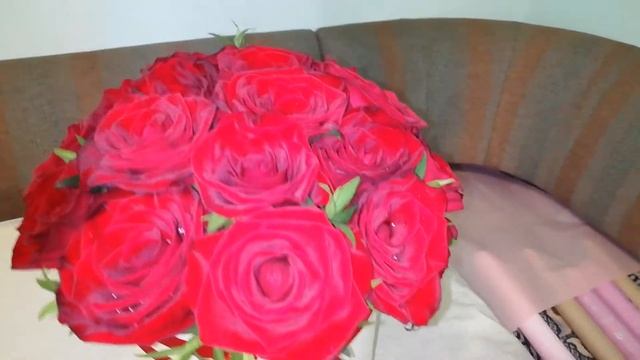 21 РОЗА В КРУГЛОЙ КОРОБКЕ. КРАСНЫЕ РОЗЫ СОРТ ГРАН ПРИ. ДОСТАВКА ЦВЕТОВ ПО АДРЕСУ