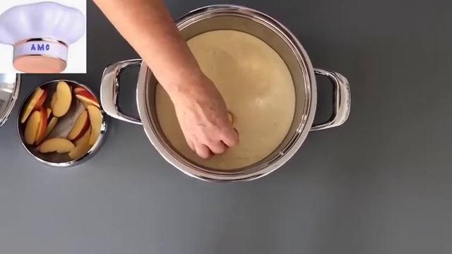 Шарлотка с яблоками.