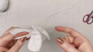 Вязаный свитер для куклы часть 2