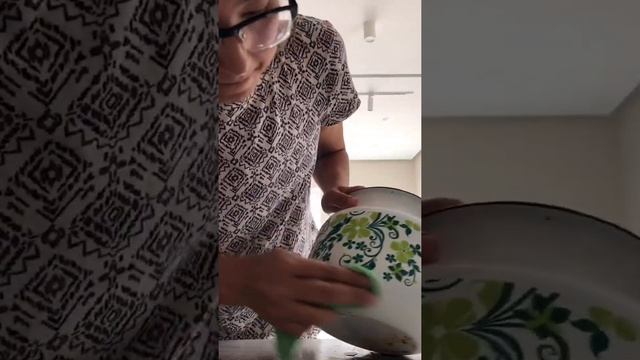 Как устранить налёт и жир от эмалированной посуды смотреть онлайн