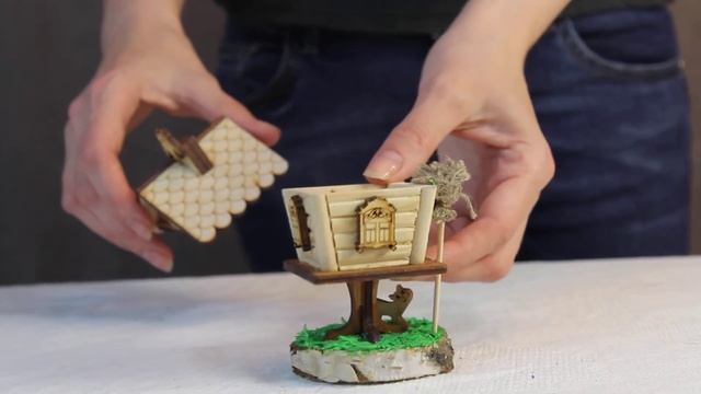 Деревянная избушка Бабы Яги / www.artshop-rus.com смотреть онлайн