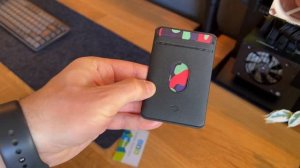 Apple Wallet vs PITAKA MagEZ Card Sleeve