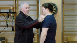 Отработка ударов открытой ладонью.