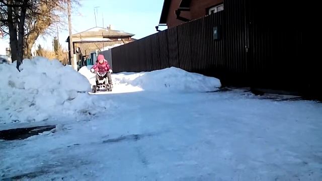 Гузелька жгёт на детском квадре 01.03.15 смотреть онлайн