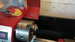Обзор на китайский токарный станок WM210 V (красный).