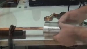 Роликовая сварка перфорированной стальной сетки аппаратом CD400DP-RS