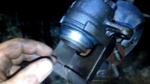 Замена дисков и колодок Мазда(Mazda 323)
