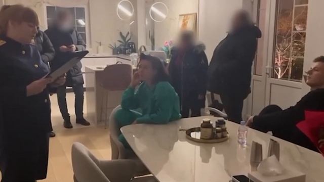 ТОЛЬКО ЧТО! У INSTA-БЛОГЕРОВ Чекалиных проходят обыски! смотреть онлайн