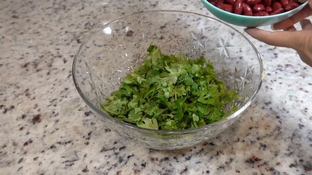 Салат с фасолью и кинзой ? ВКУСНЫЙ и БЫСТРЫЙ САЛАТ / Семейные Рецепты