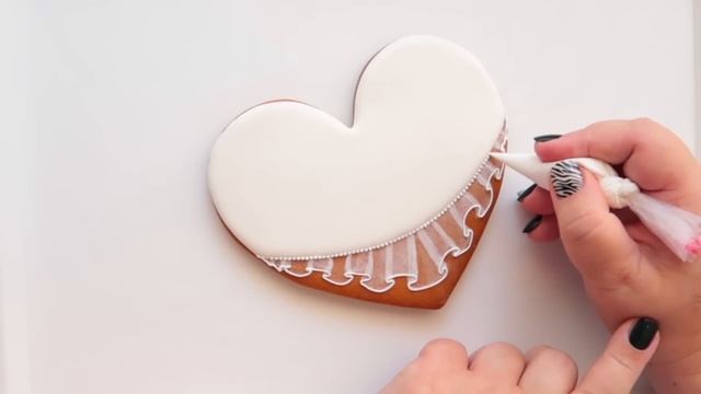 Lacy Floral Heart Cookie. Beautiful gift for special person.? смотреть онлайн